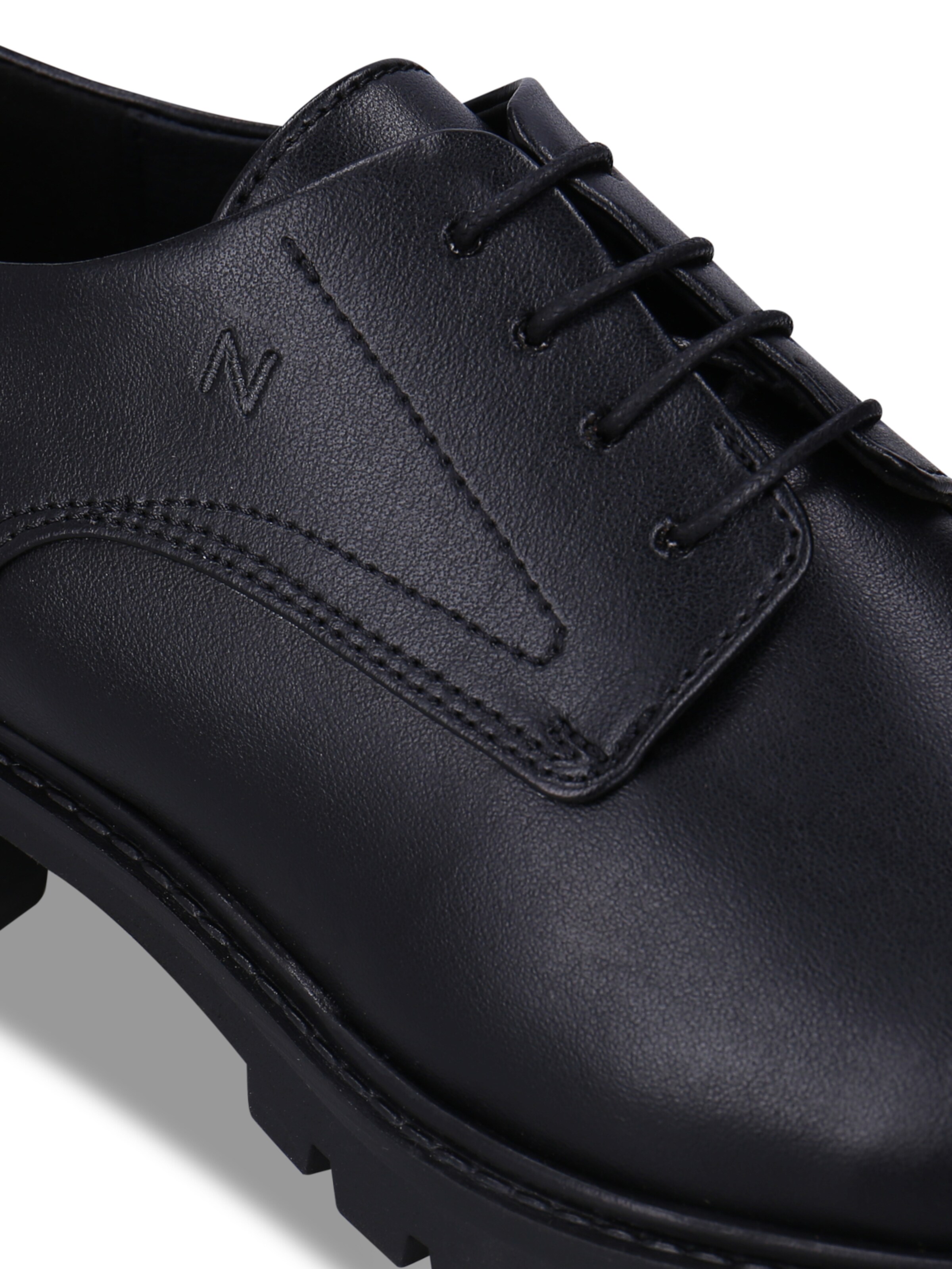Scarpa stringata 'Moe' di nae Vegan Shoes in nero