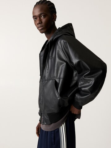 Pull&Bear Jacke in Schwarz