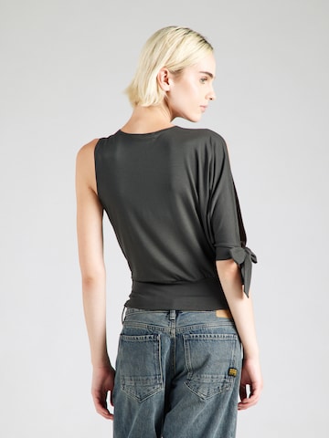 ABOUT YOU - Camiseta 'Cara' en verde