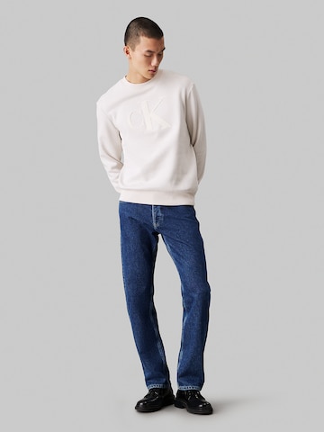 Sweat-shirt 'Chenille' Calvin Klein Jeans en blanc