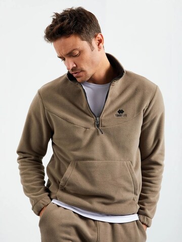 Tuta da jogging di Tommy Life in marrone