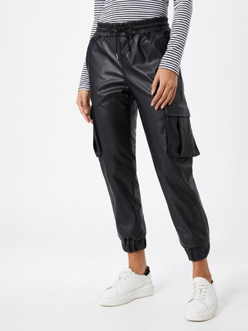 Urban Classics Tapered Cargo trousers in Black: front