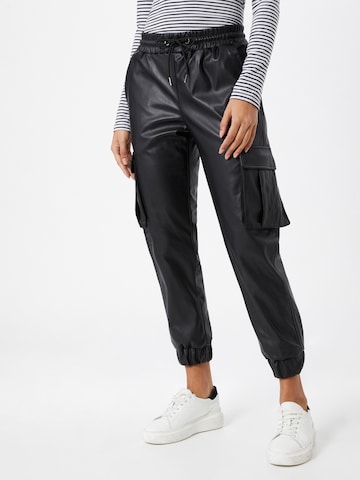 Urban Classics Tapered Cargo Pants in Black: front