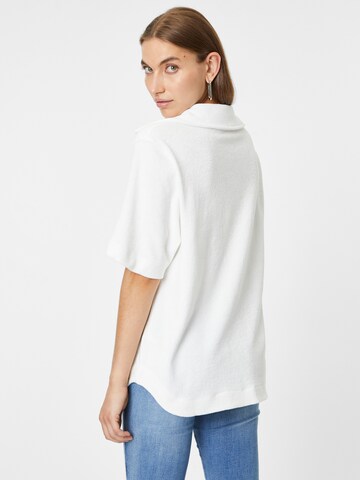 Gina Tricot Тениска 'Everly' в бяло