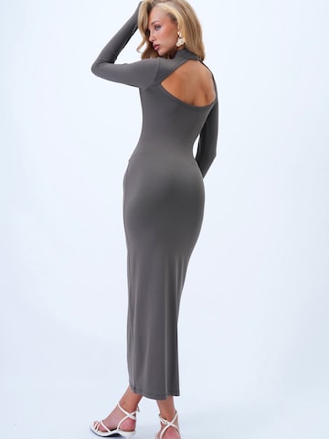 pelēks Trend Alaçatı Stili Kleita