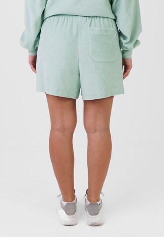 Kleinigkeit - Loosefit Pantalón 'Katy' en verde