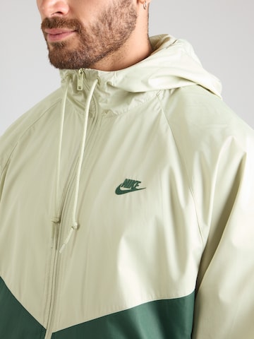 Nike Sportswear Prechodná bunda - Zelená
