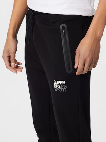 Superdry - Tapered Calças em preto