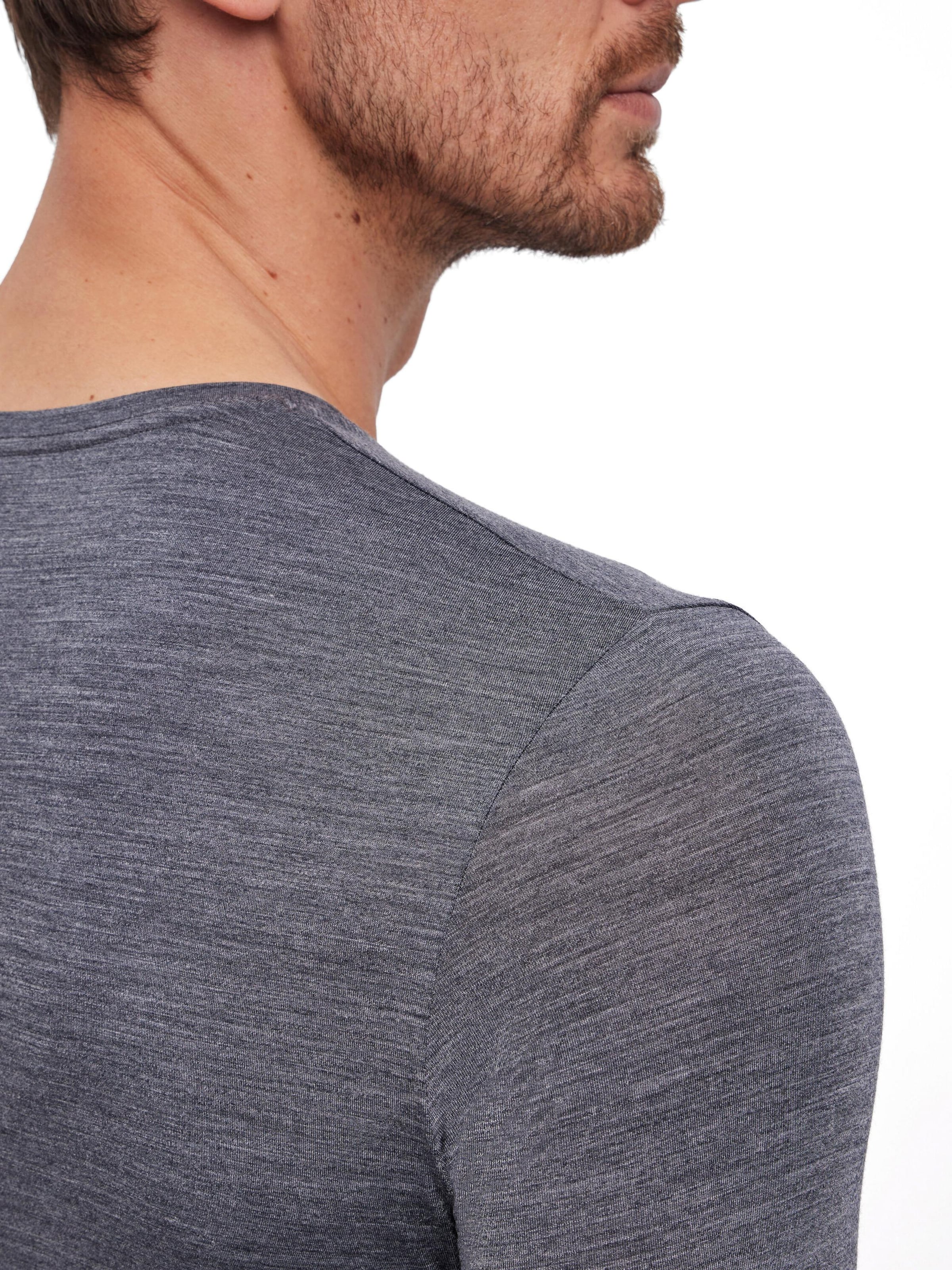 FALKE Undershirt in Grey