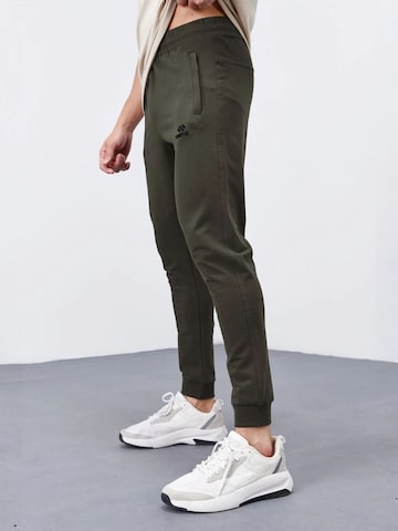 Tommy Life - Skinny Calças de desporto 'Jogginghose' em verde