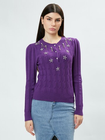 Pullover di Influencer in lilla: frontale