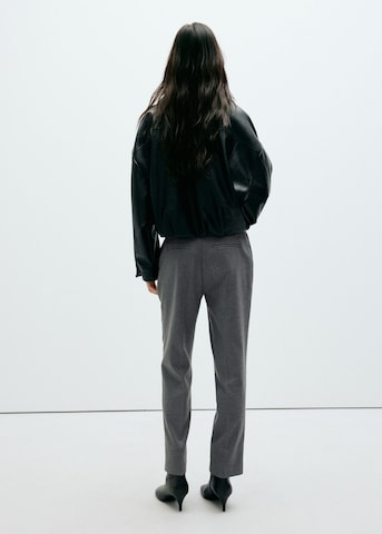 Regular Pantalon à plis 'NEWARM' MANGO en gris