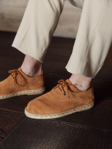 DAN FOX APPAREL - Espadrilles 'Ben' em castanho