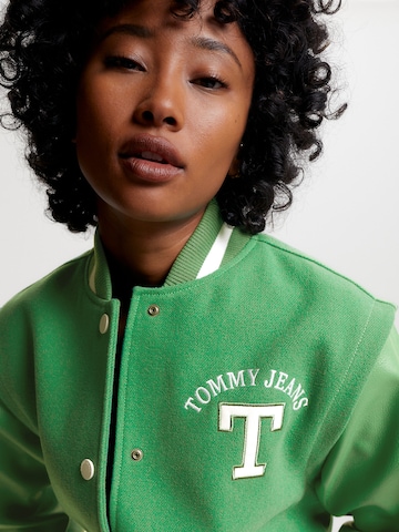 Tommy Jeans Prehodna jakna | zelena barva