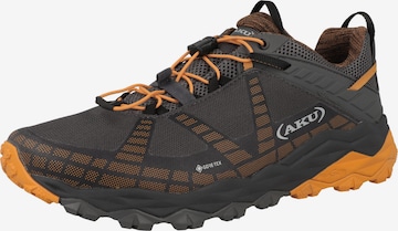 Baskets basses 'Flyrock' AKU en noir : devant