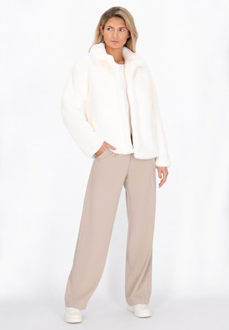 Veste d’hiver Usha en blanc
