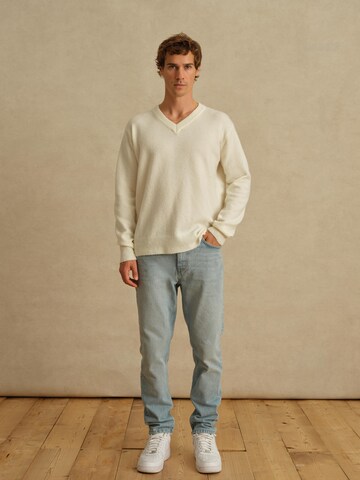 DAN FOX APPAREL Свитер 'Bela' в Белый