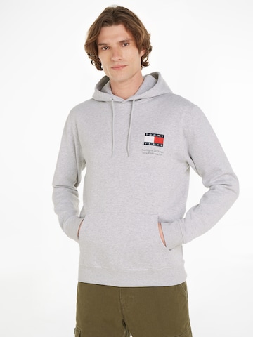 Tommy Jeans - Sweatshirt 'Essential' em cinzento: frente