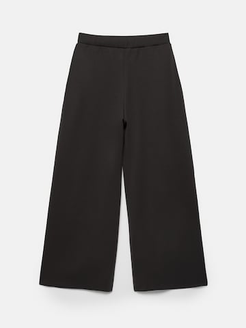 Pull&Bear Široký strih Nohavice - Čierna