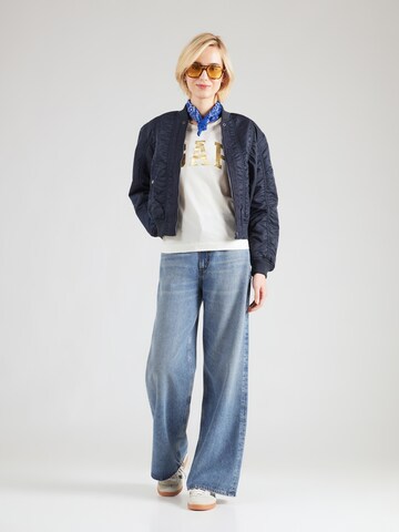 Tricou de la GAP pe alb