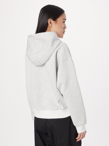 UNDER ARMOUR Sport sweatshirt 'Essential' i vit