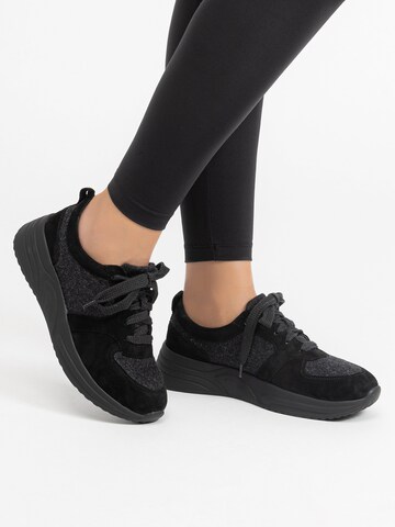 Sneaker bassa di VITAFORM in nero