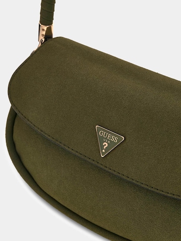 GUESS Schultertasche 'Danya' in Grün