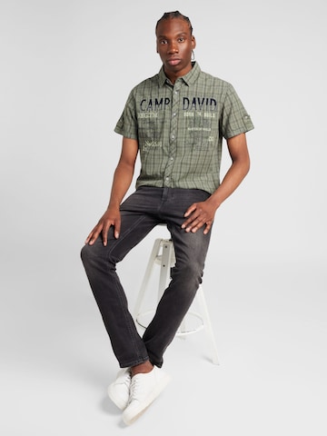 CAMP DAVID جينز مضبوط قميص بلون أخضر