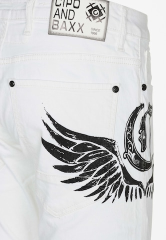 CIPO & BAXX Slimfit Jeans 'Wings & Skulls' in Weiß