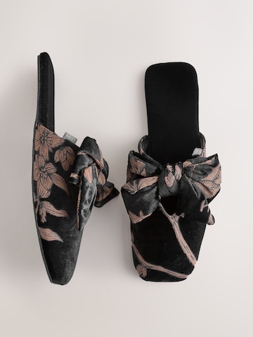 Papuci de casă de la Next pe negru