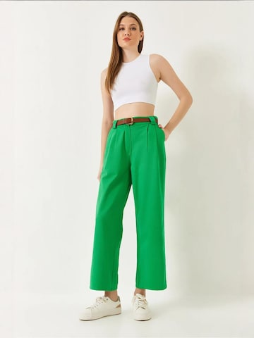 Wide leg Pantaloni con pieghe di Bianco Lucci in verde