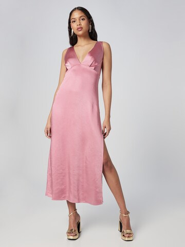 Robe 'Gesa' ABOUT YOU x Emili Sindlev en rose : devant