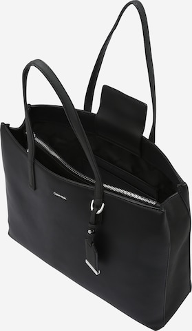 Calvin Klein Shopper in Black