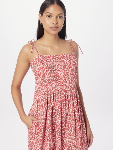 Rochie de vară de la People Tree pe roșu