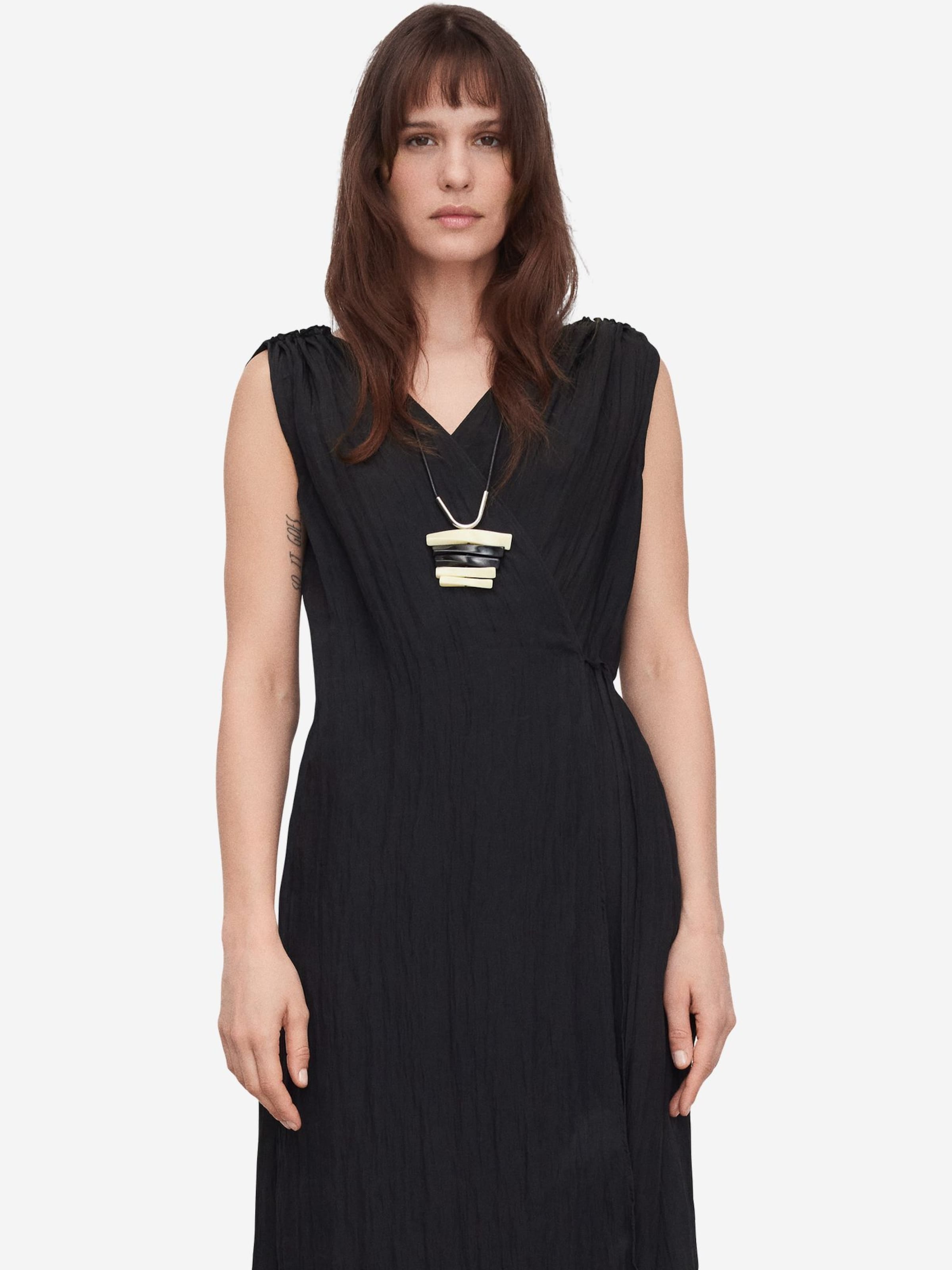 Adolfo Dominguez Mekko värissä musta