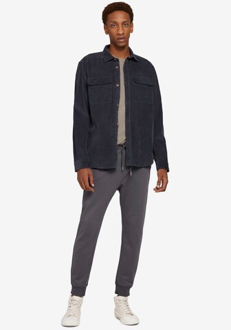 TOM TAILOR DENIM Tapered Trousers in Grey