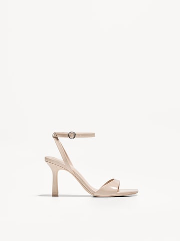 Bershka Sandalen met riem in Beige