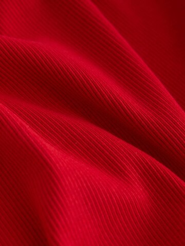 Next - Top en rojo