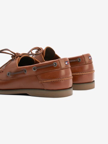 TOMMY HILFIGER Mocassins in Bruin