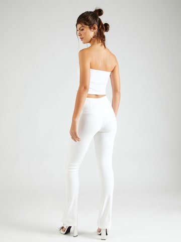ABOUT YOU x Laura Giurcanu Rozkloszowany krój Spodnie 'Joelle' w kolorze biały