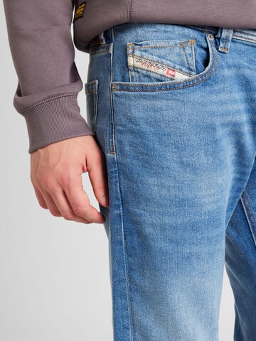 regular Jeans '1985 LARKEE' di DIESEL in blu