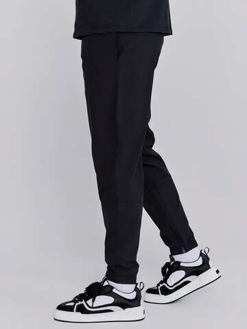 Tapered Pantaloni di SikSilk in nero
