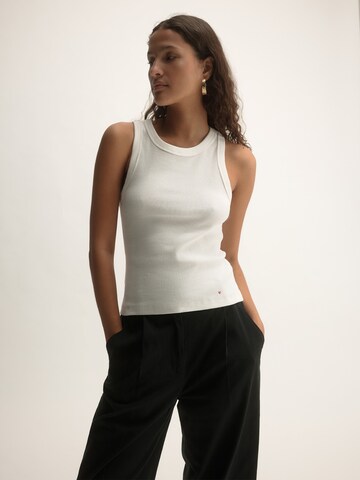 T-shirt KAVAZI en blanc : devant