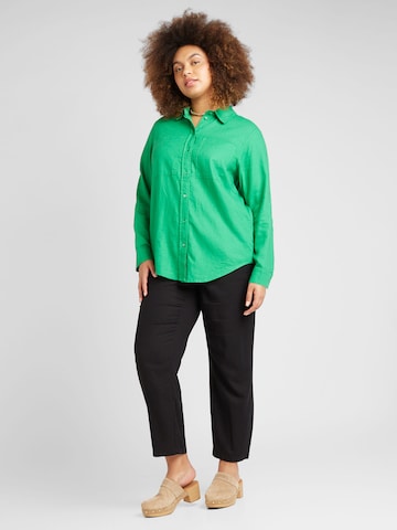 Camicia da donna 'CARO' di ONLY Carmakoma in verde