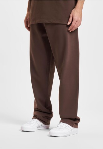 DEF Loose fit Pants in Brown: front