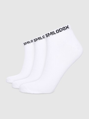 Chaussettes ' 3er Sneaker Socks ' Smilodox en blanc