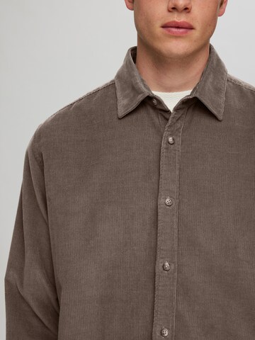 SELECTED HOMME Regular Fit Skjorte 'SLHRegowen' i brun