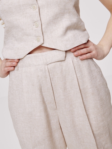 Daahls by Emma Roberts exclusively for ABOUT YOU Loose fit Pleated Pants 'Isabell' in Beige