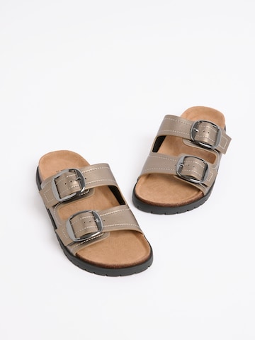 Mule Friends Like These en marron