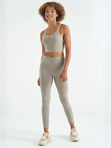 Top sportivo di Tommy Life in beige